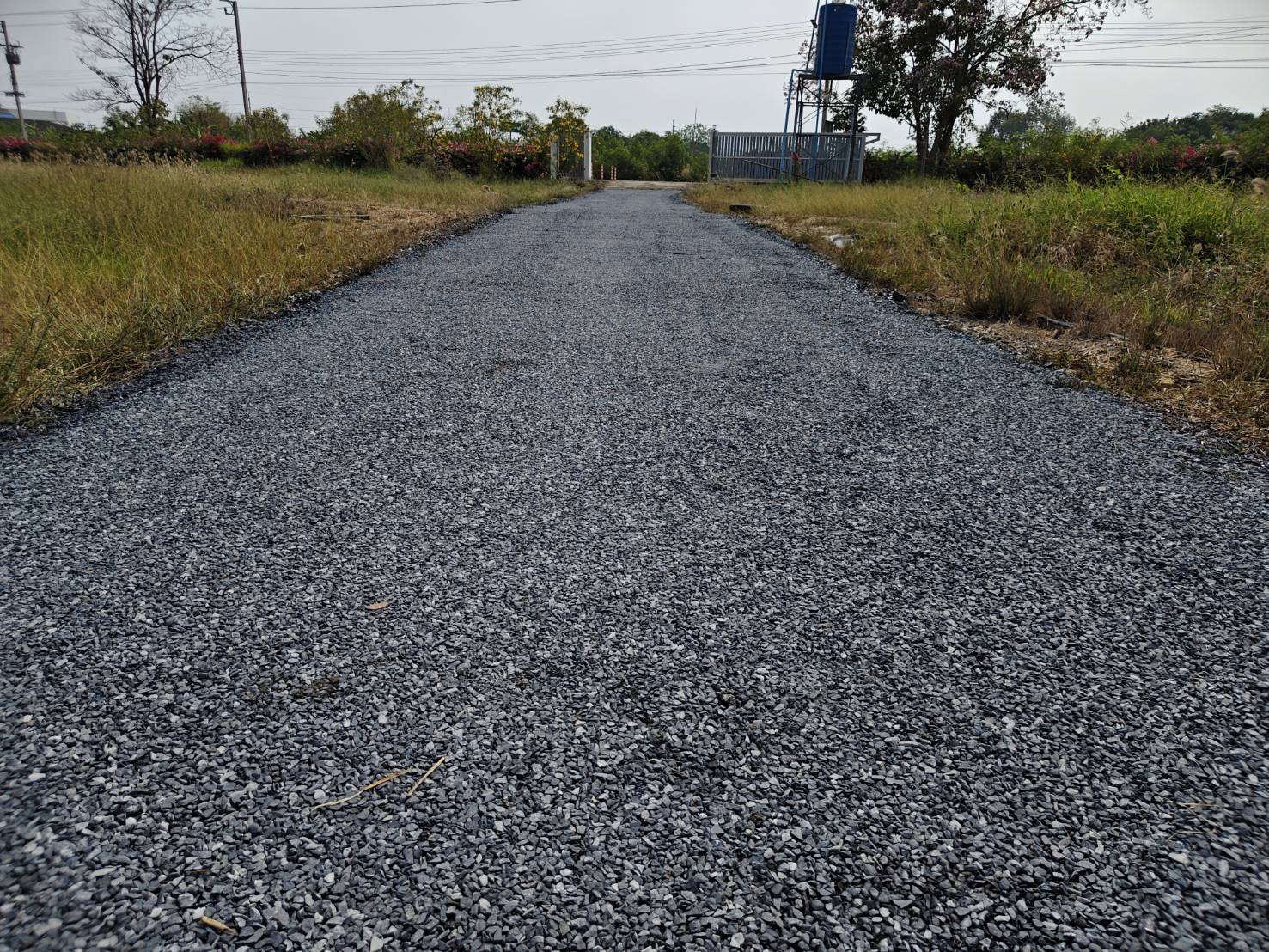ปรับปรุงซ่อมแซมถนนเข้าโครงการถนนลาดยางแบบดับเบิ้ลซิงเกิ้ล